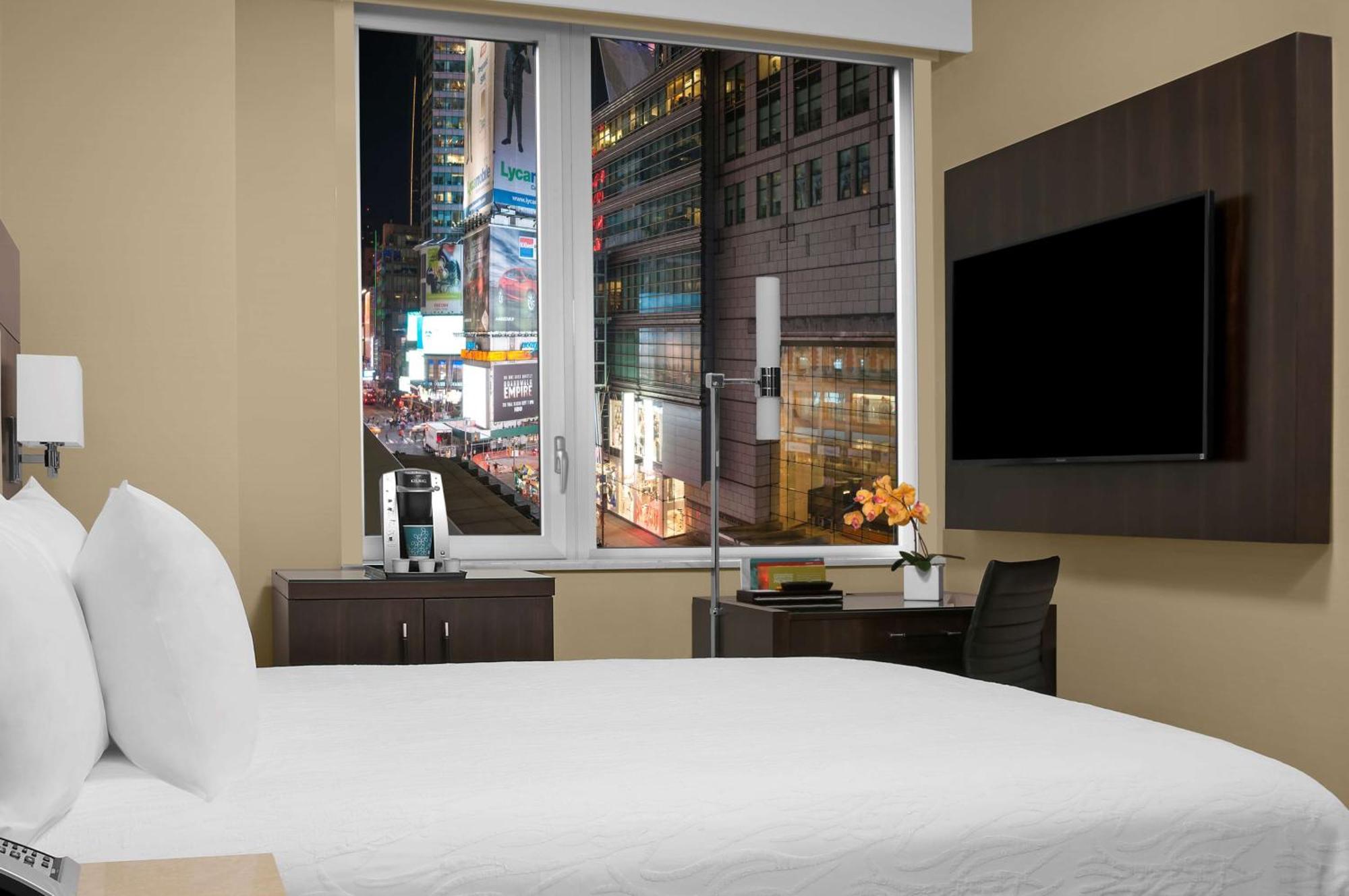 Hilton Garden Inn New York - Times Square Central Екстер'єр фото